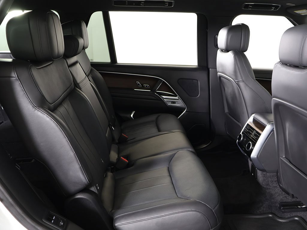 Used 2023 Land Rover Range Rover Long Wheelbase SE image 40