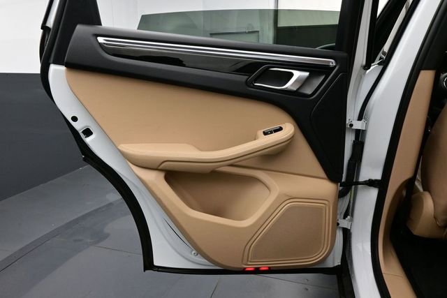 Certified 2023 Porsche Macan AWD/4WD image 13