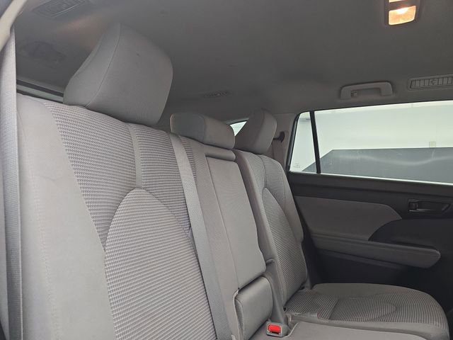 Used 2024 Toyota Highlander LE image 45