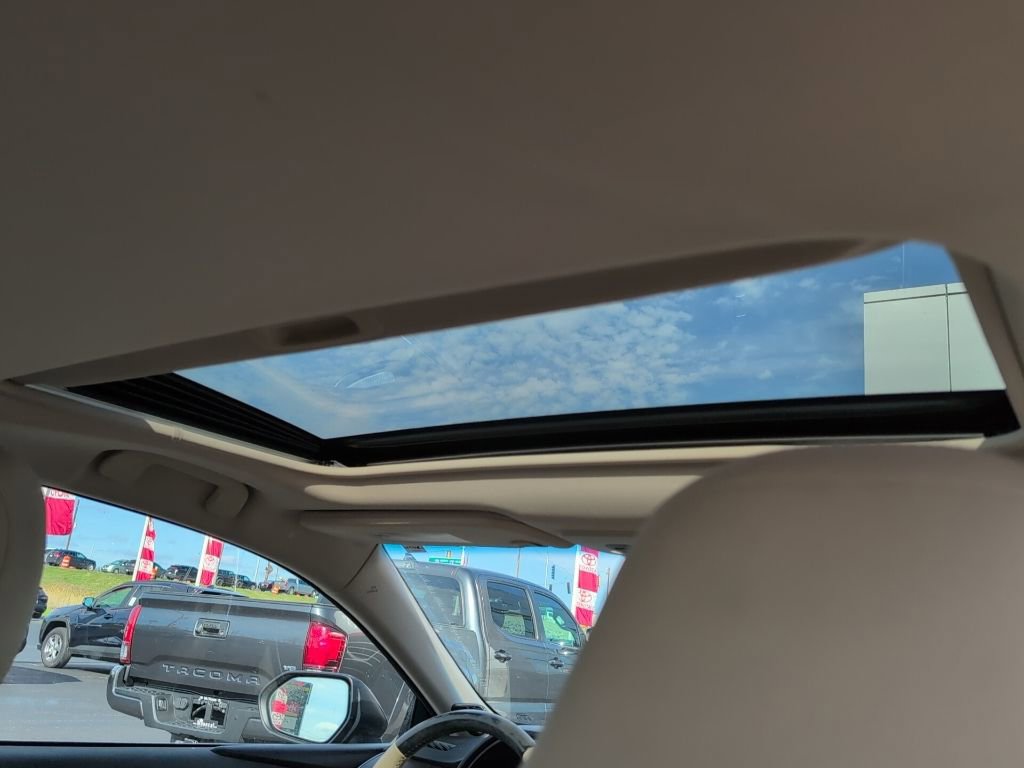 Used 2019 Toyota Avalon Limited w/ Advanced Safety Package image 8