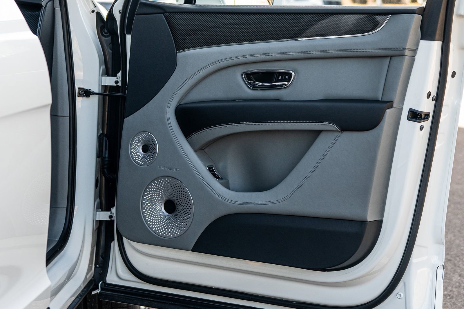 Certified 2025 Bentley Bentayga image 30