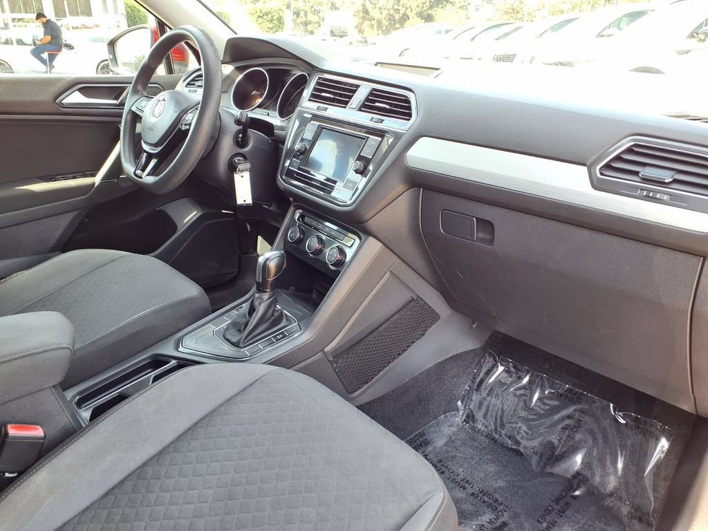 Used 2018 Volkswagen Tiguan S FWD image 12