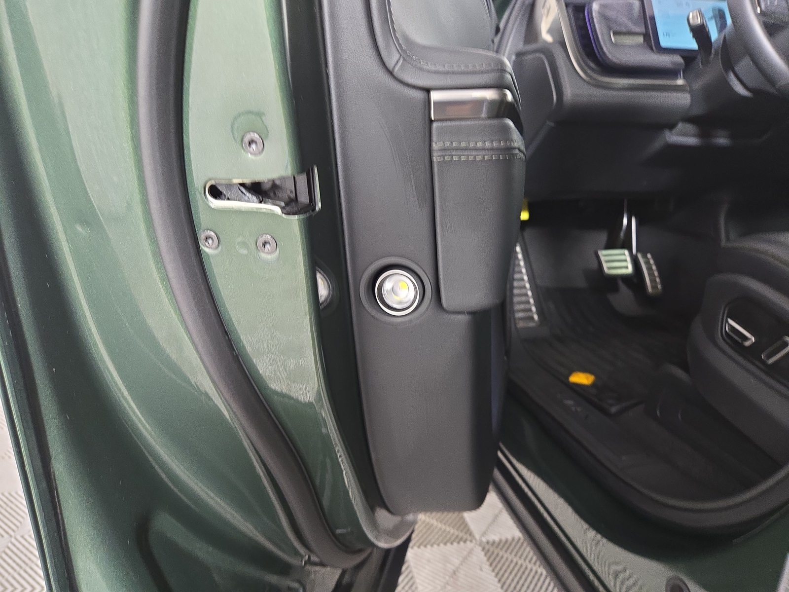 Used 2024 Rivian R1T Adventure Dual AWD/4WD image 30