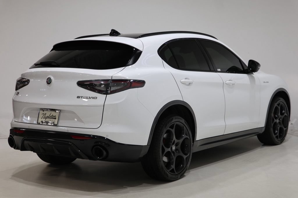 Used 2024 Alfa Romeo Stelvio Veloce AWD/4WD image 7