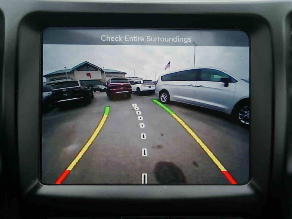 Used 2018 Jeep Cherokee Latitude Plus image 32