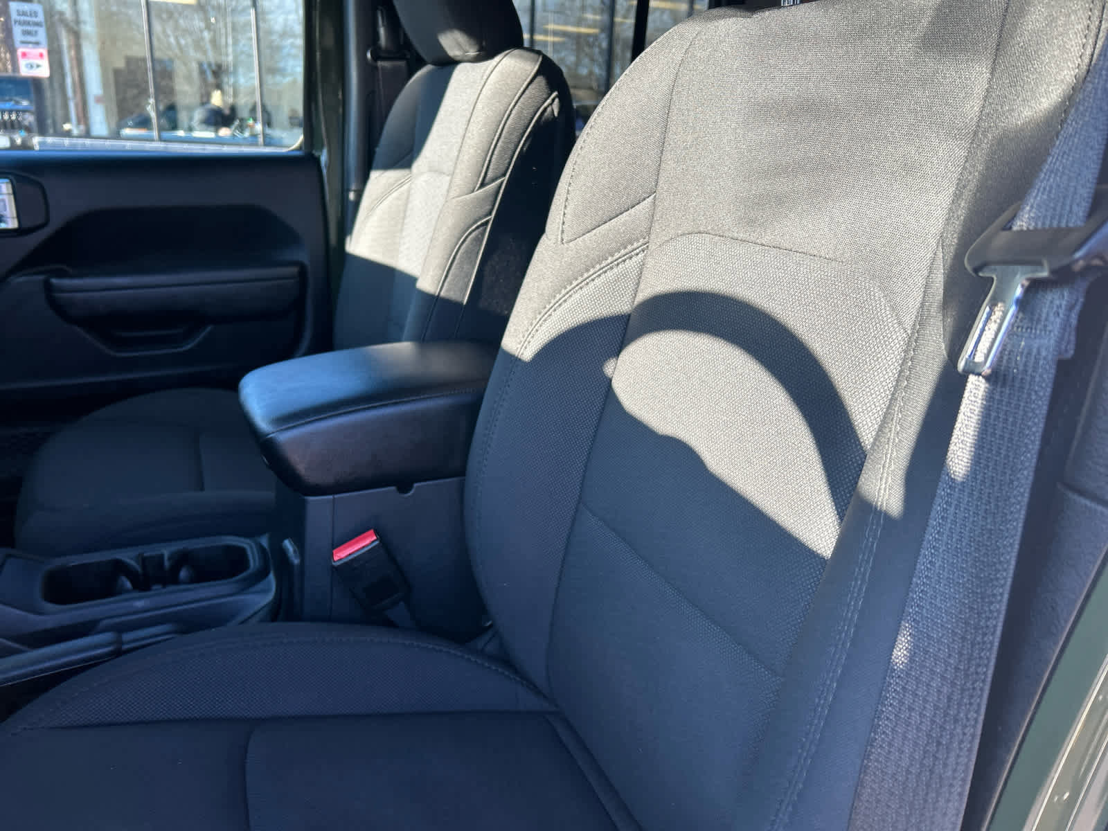 Used 2023 Jeep Wrangler Unlimited w/ Sun & Screen Package image 22