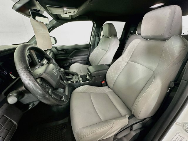 Used 2025 Toyota Tacoma SR5 AWD/4WD image 26