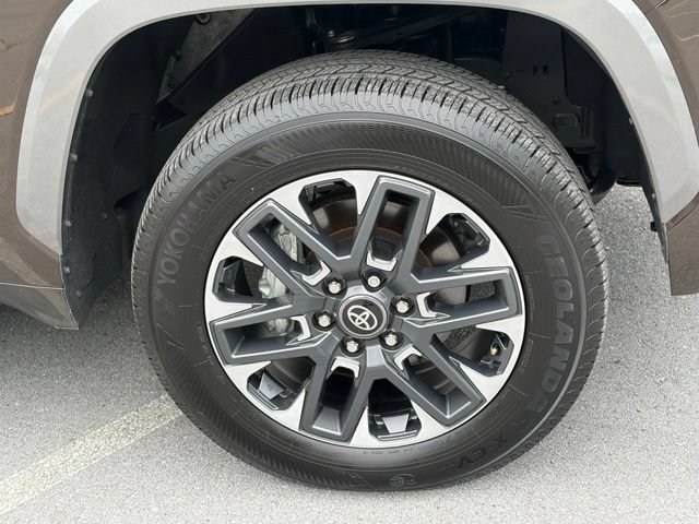Used 2025 Toyota Tundra Limited AWD/4WD image 11