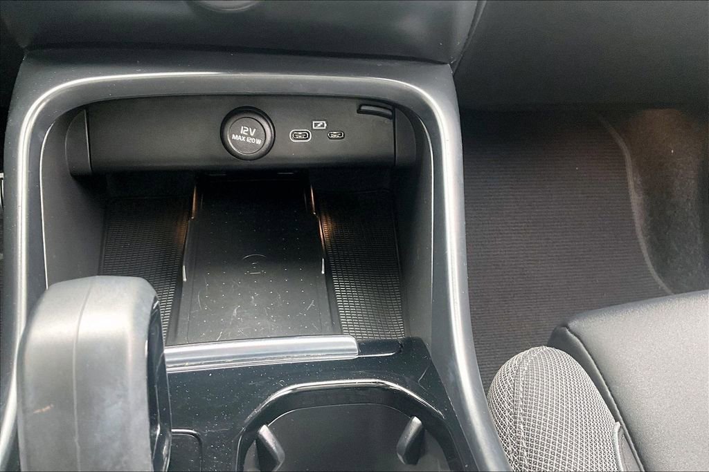 Used 2023 Volvo C40 Recharge Core w/ Climate Package AWD/4WD image 34