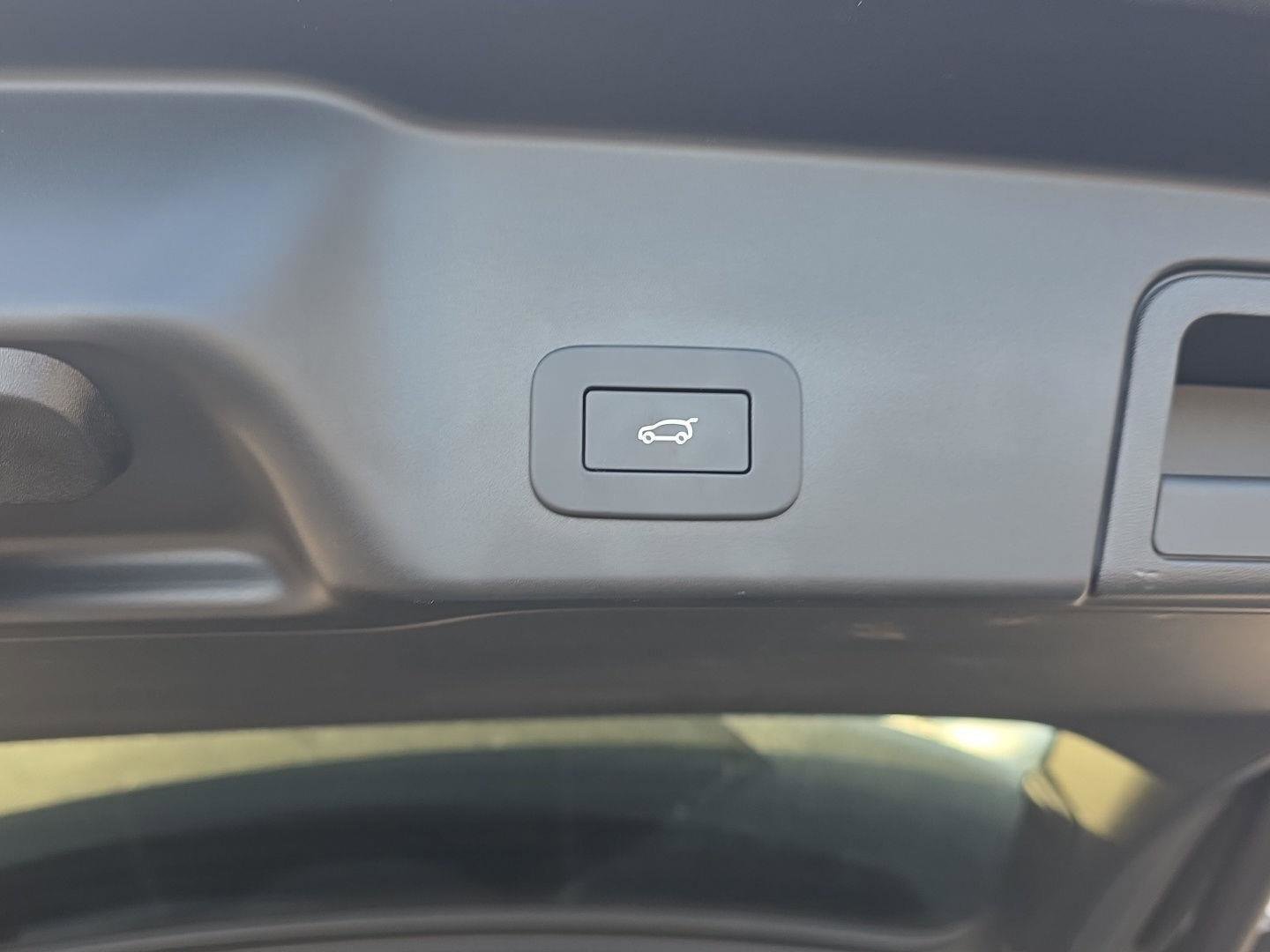 Used 2023 Land Rover Range Rover Evoque R-Dynamic S image 18