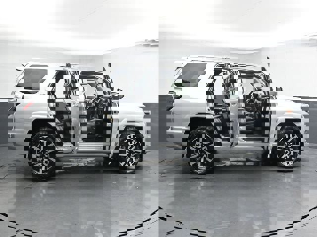 Used 2016 Toyota 4Runner Limited image 37