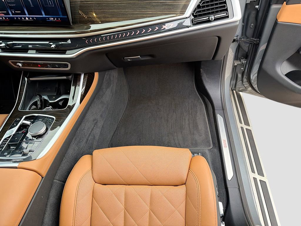 Used 2024 BMW X7 xDrive40i image 19