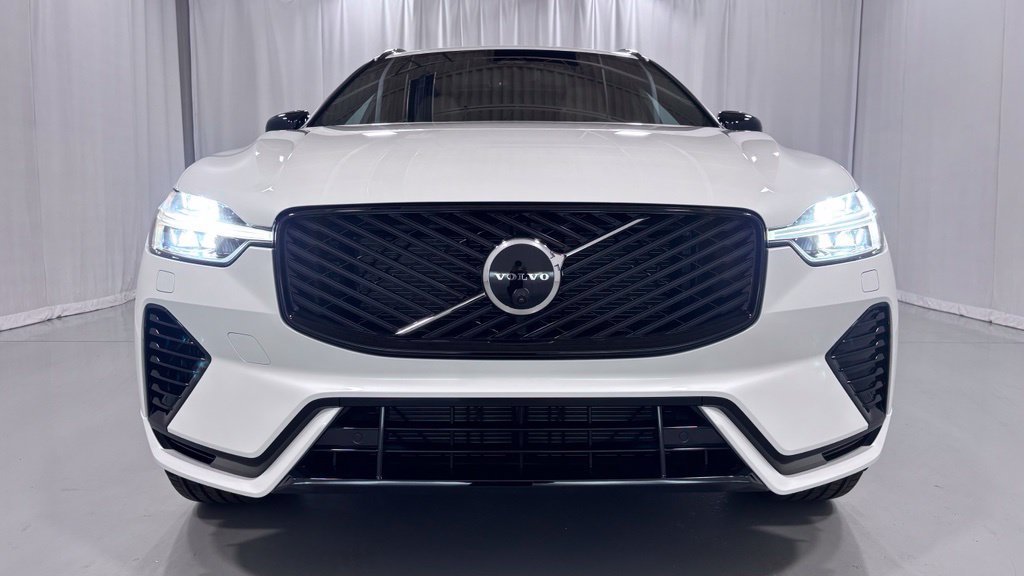 New 2027 Volvo XC60 T8 Plus AWD/4WD image 3