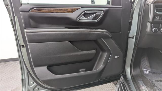 Used 2023 Chevrolet Suburban Premier image 13