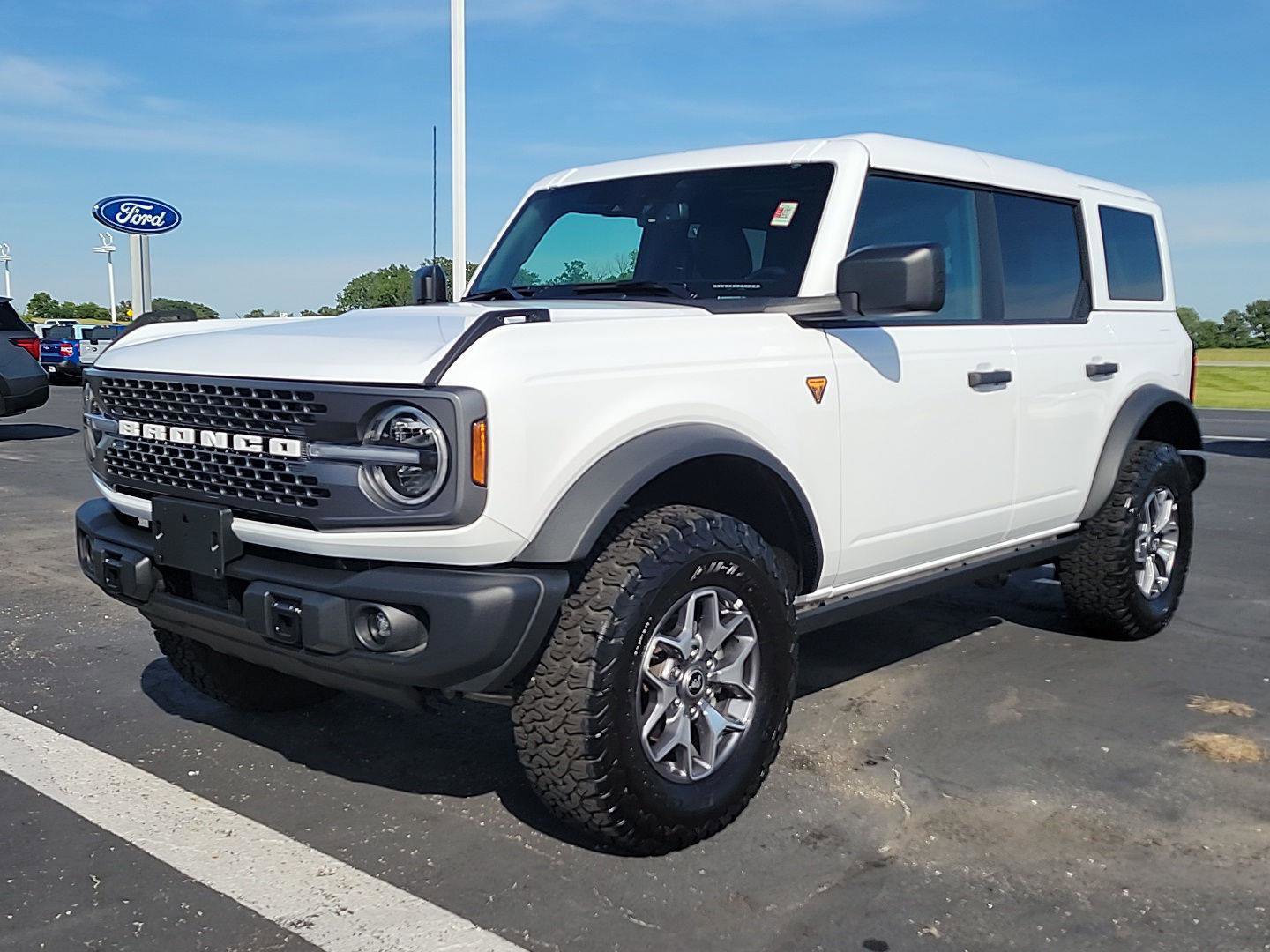 Used 2025 Ford Bronco Badlands AWD/4WD image 2
