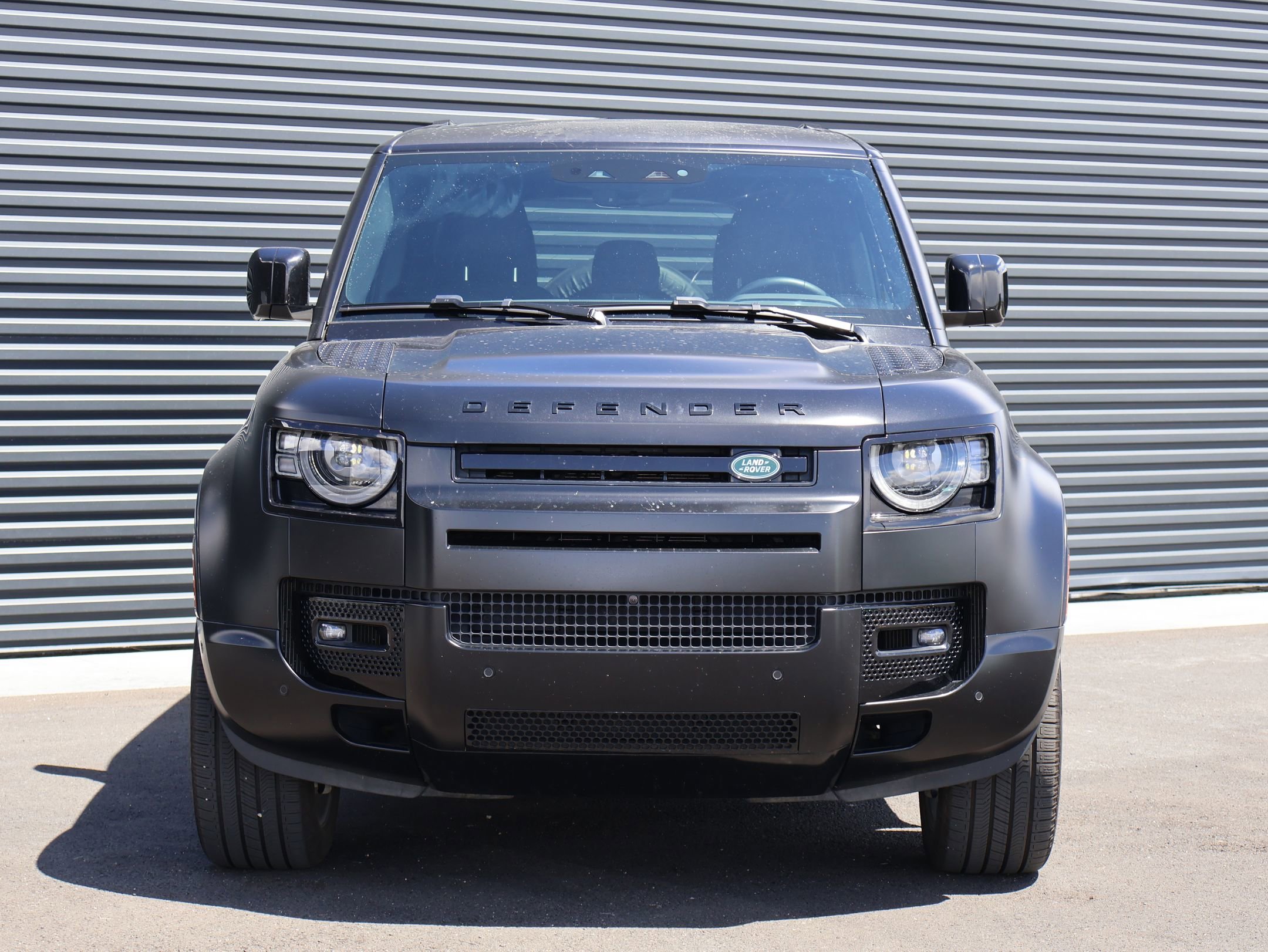 Used 2024 Land Rover Defender 110 X-Dynamic SE AWD/4WD image 2