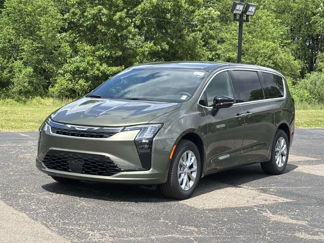 New 2027 Chrysler Pacifica Select w/ Family Tech Group AWD/4WD image 30