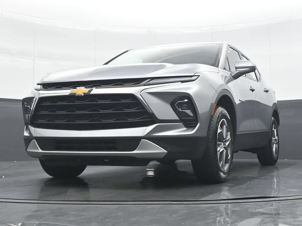 Used 2025 Chevrolet Blazer LT FWD image 25