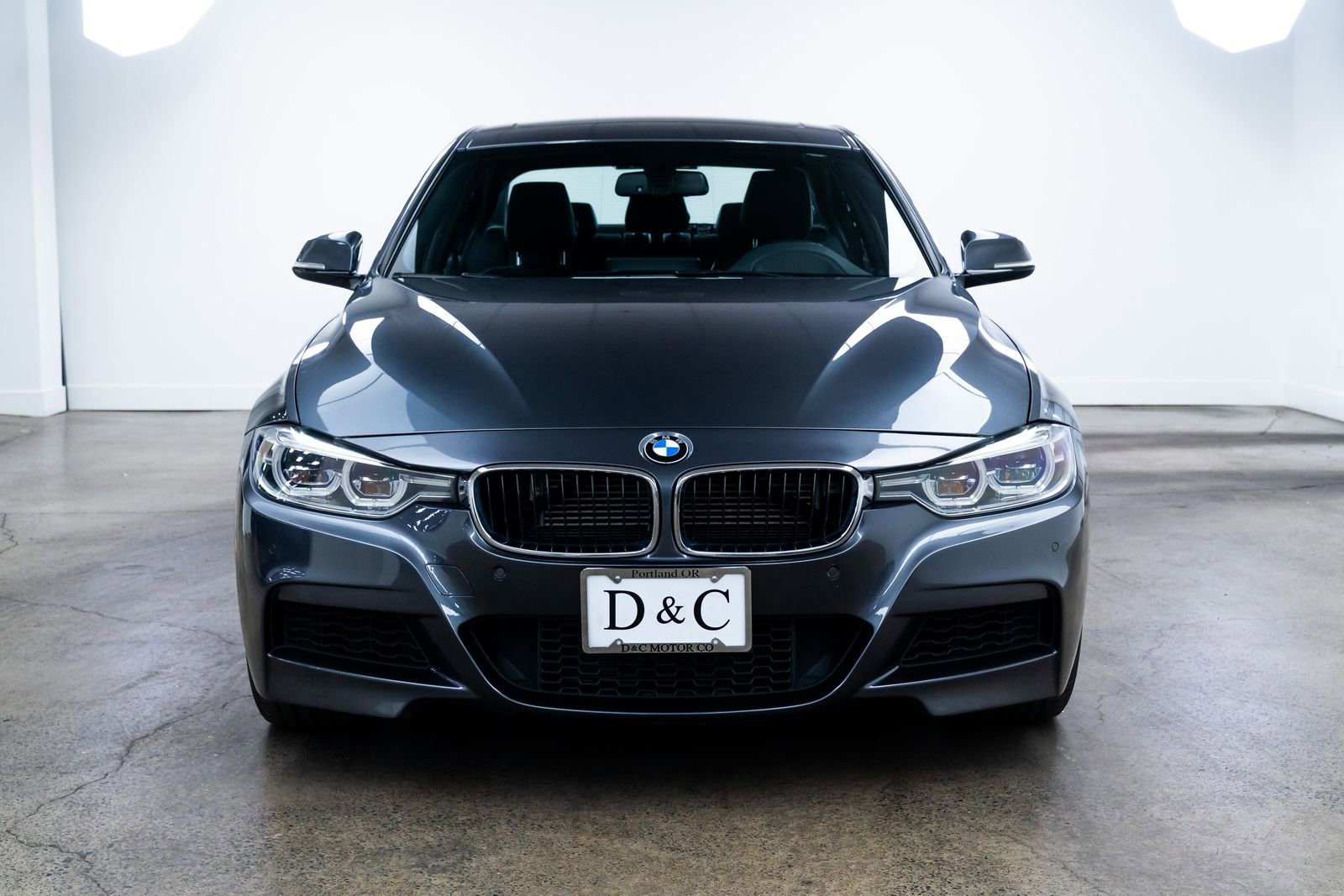 Used 2016 BMW 340i xDrive Sedan w/ Technology Package image 2