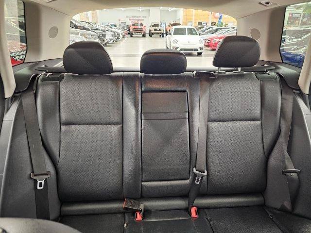 Used 2010 Mercedes-Benz GLK 350 4MATIC image 31