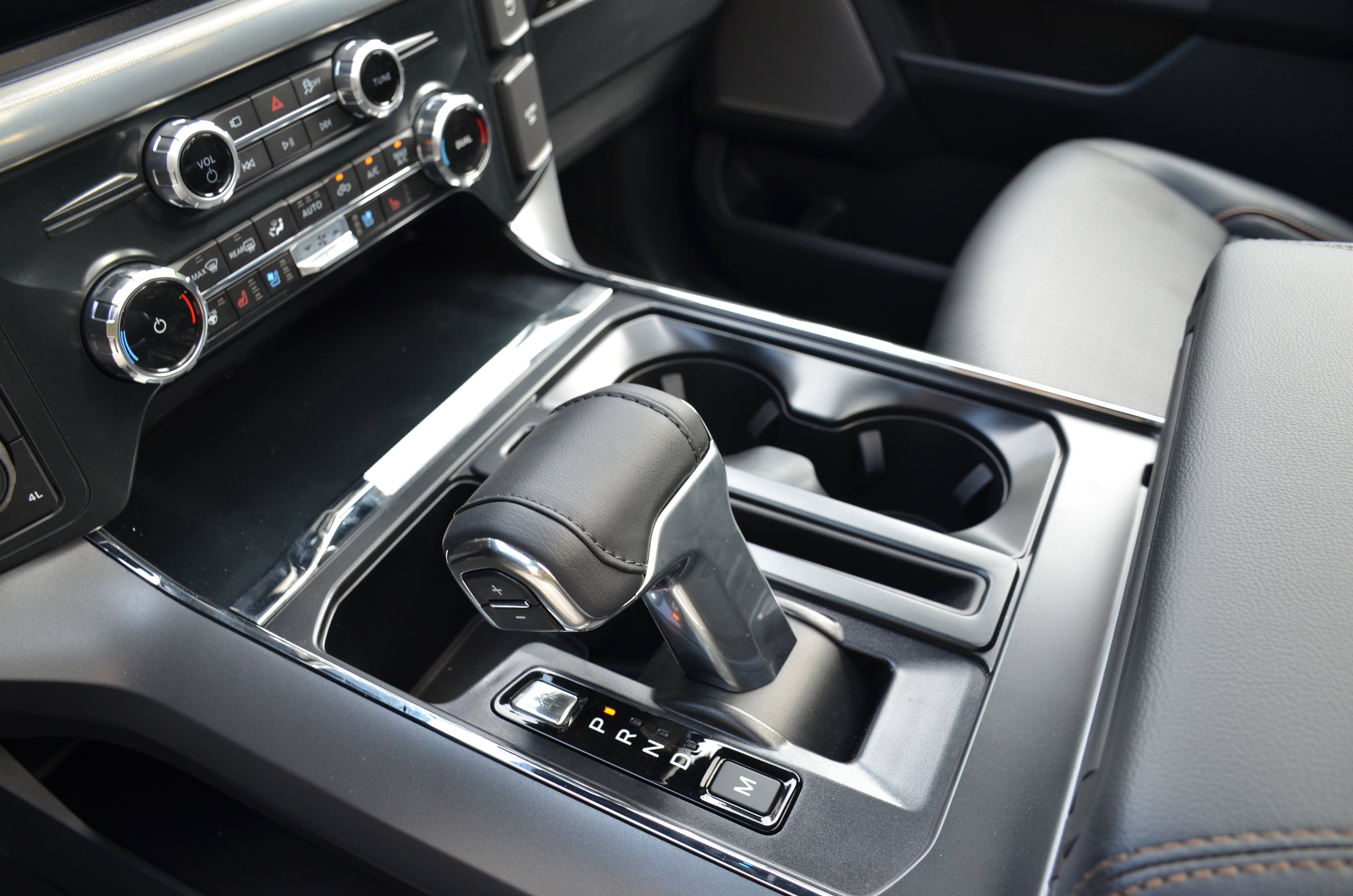 New 2025 Ford F150 Lariat w/ Equipment Group 502A High image 19