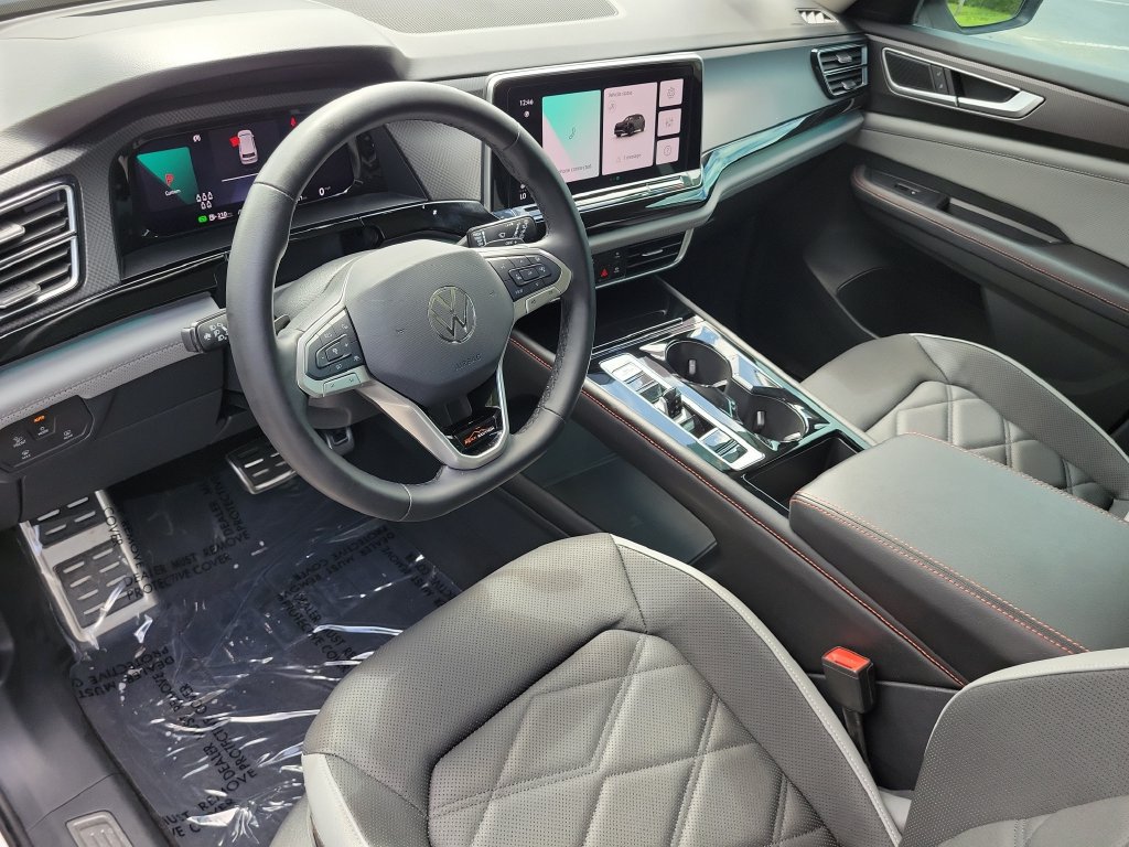 Certified 2024 Volkswagen Atlas Peak Edition SEL AWD/4WD image 24