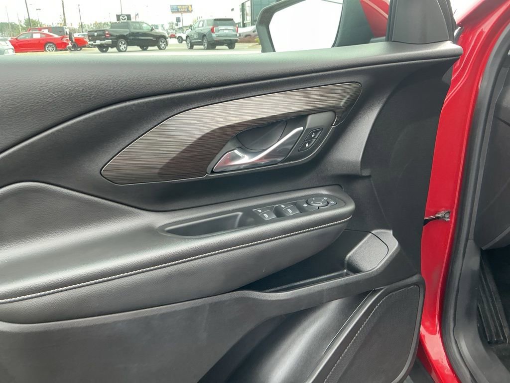 Used 2024 GMC Terrain SLE w/ Driver Convenience Package image 10