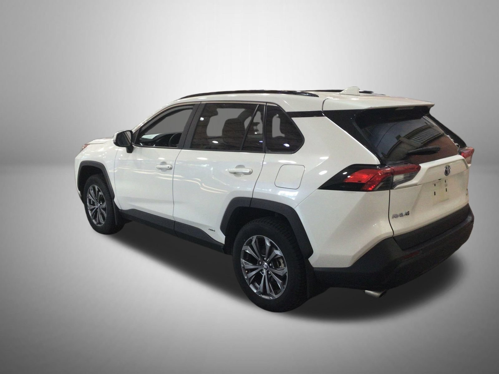 Used 2022 Toyota RAV4 XLE Premium AWD/4WD image 3