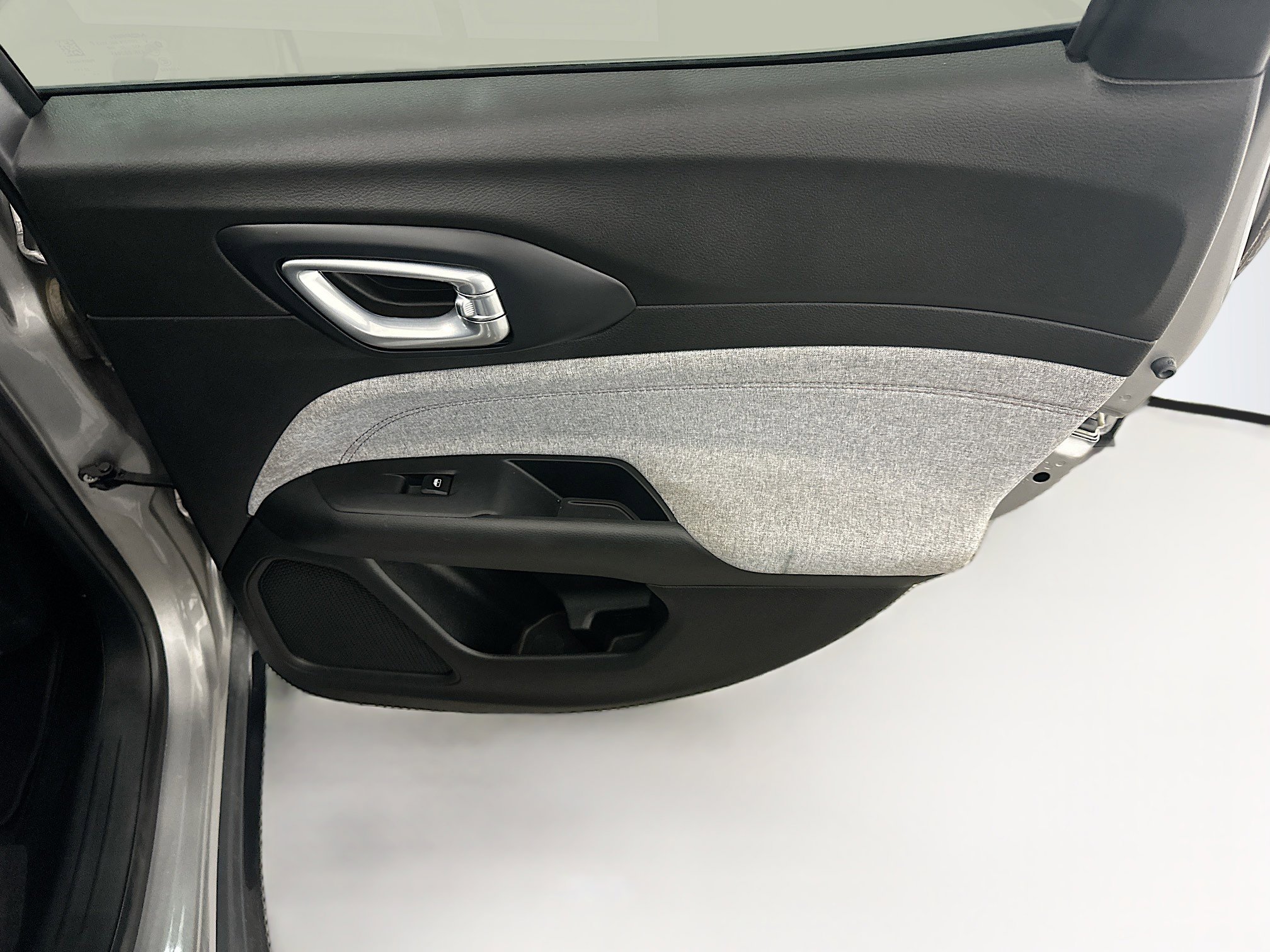 Used 2022 Jeep Compass Latitude image 30