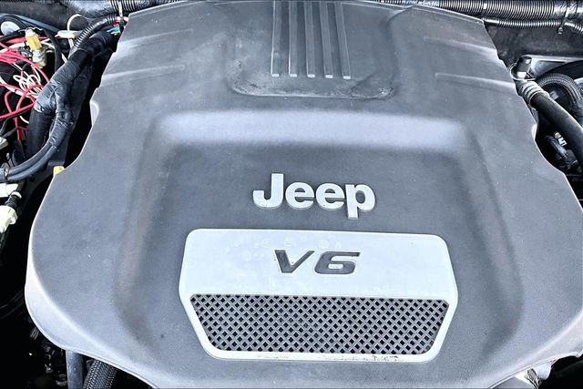 Used 2015 Jeep Wrangler Unlimited Sahara w/ Max Tow Package image 34