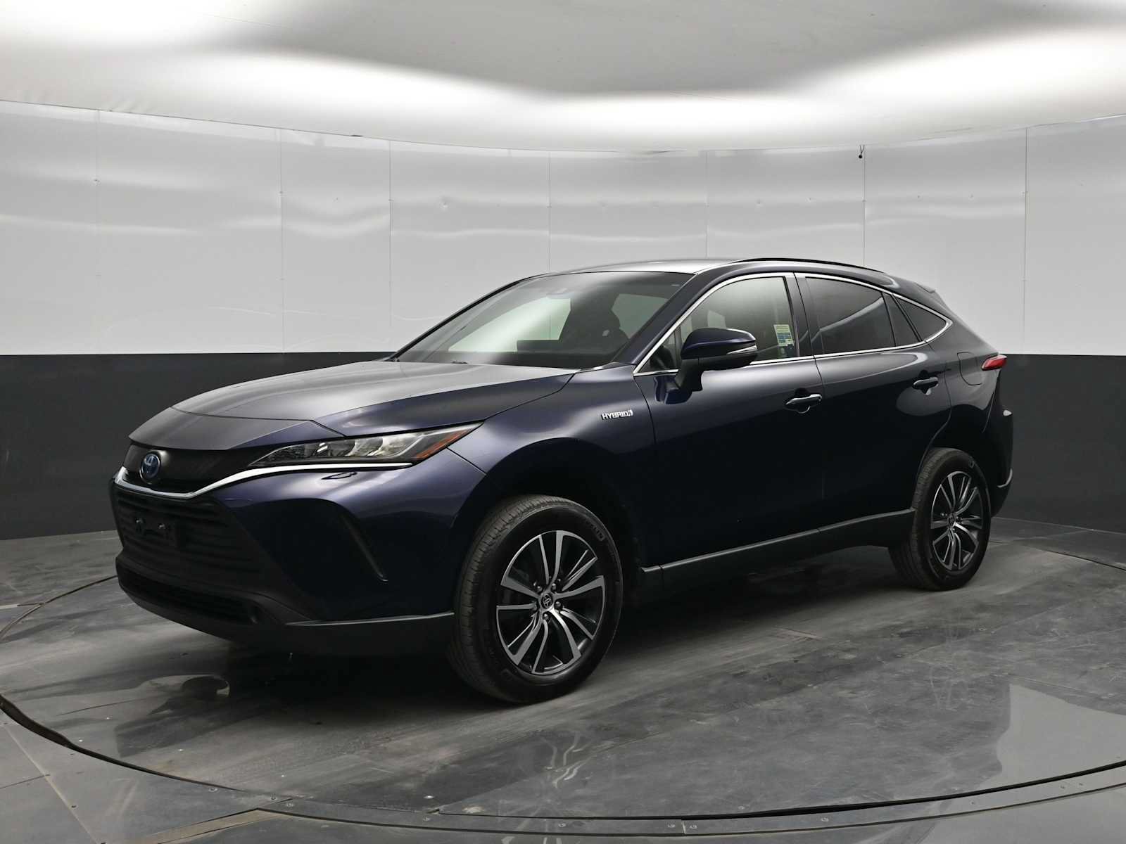 Used 2021 Toyota Venza LE AWD/4WD image 4