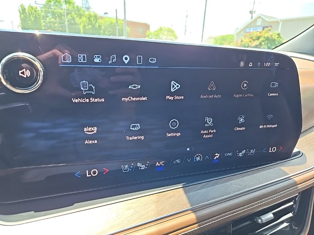 Used 2025 Chevrolet Suburban High Country AWD/4WD image 31
