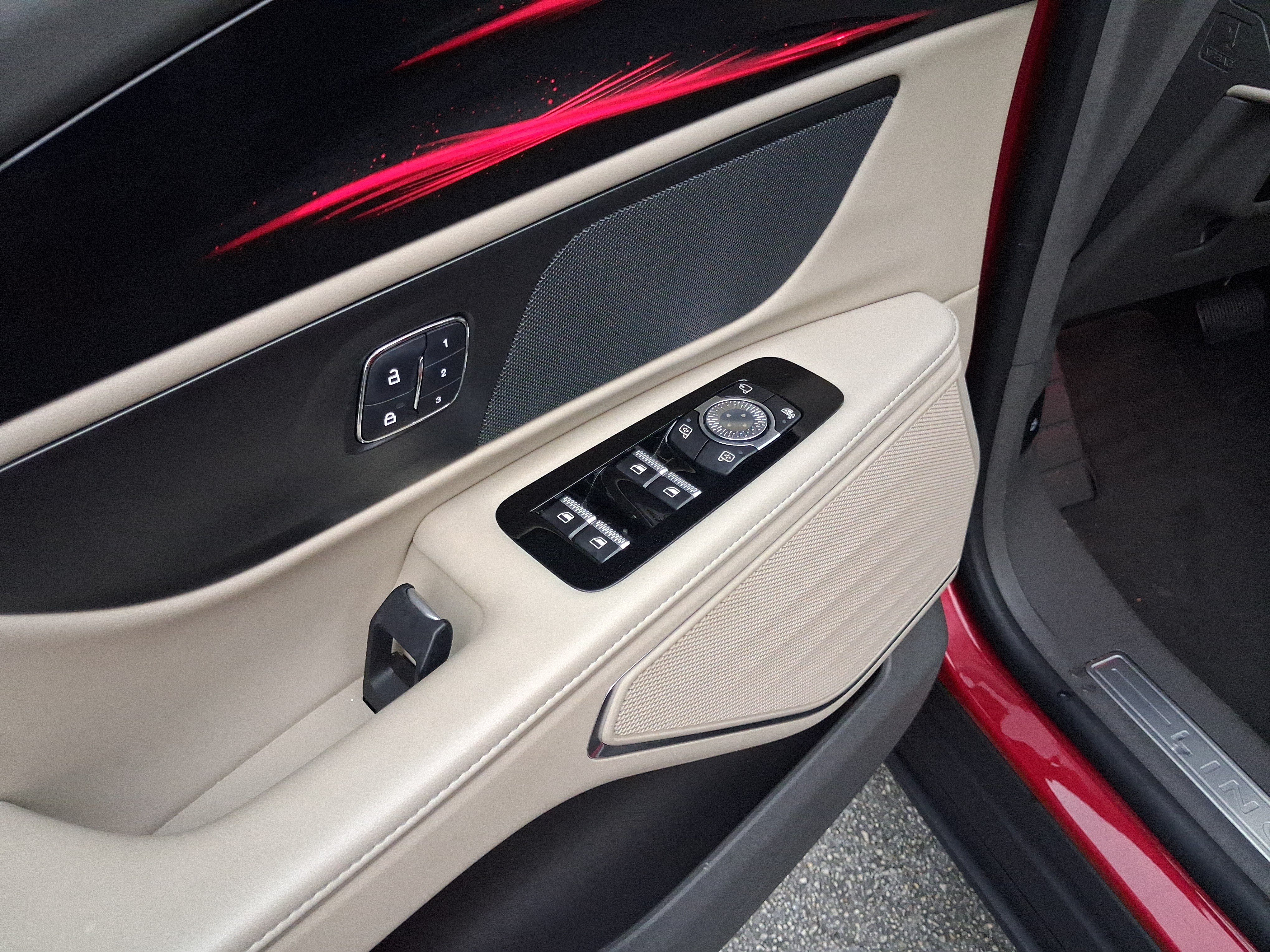 Certified 2025 Lincoln Nautilus Premier AWD/4WD image 14