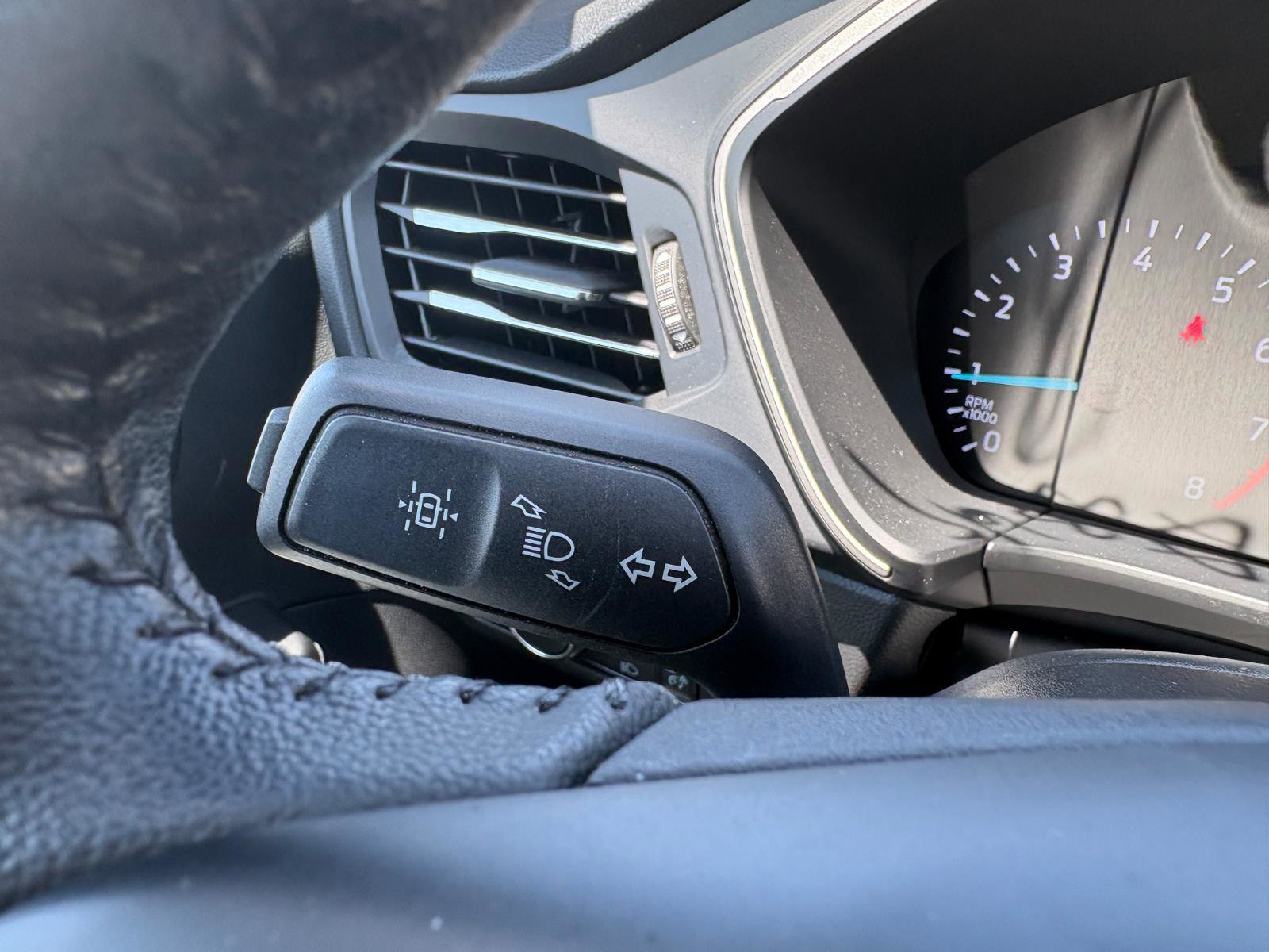 Used 2020 Ford Escape SEL FWD image 33