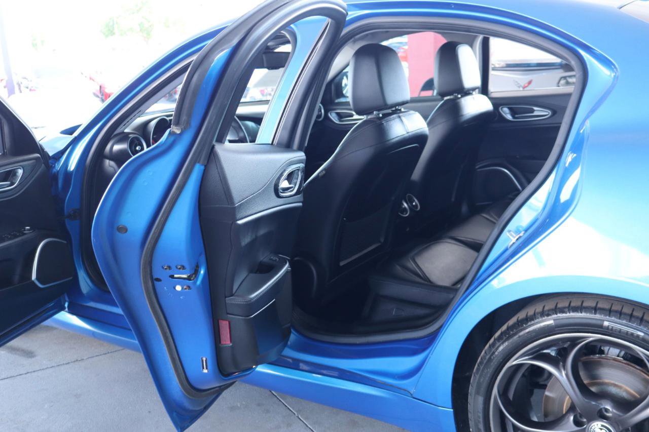 Used 2018 Alfa Romeo Giulia RWD image 27