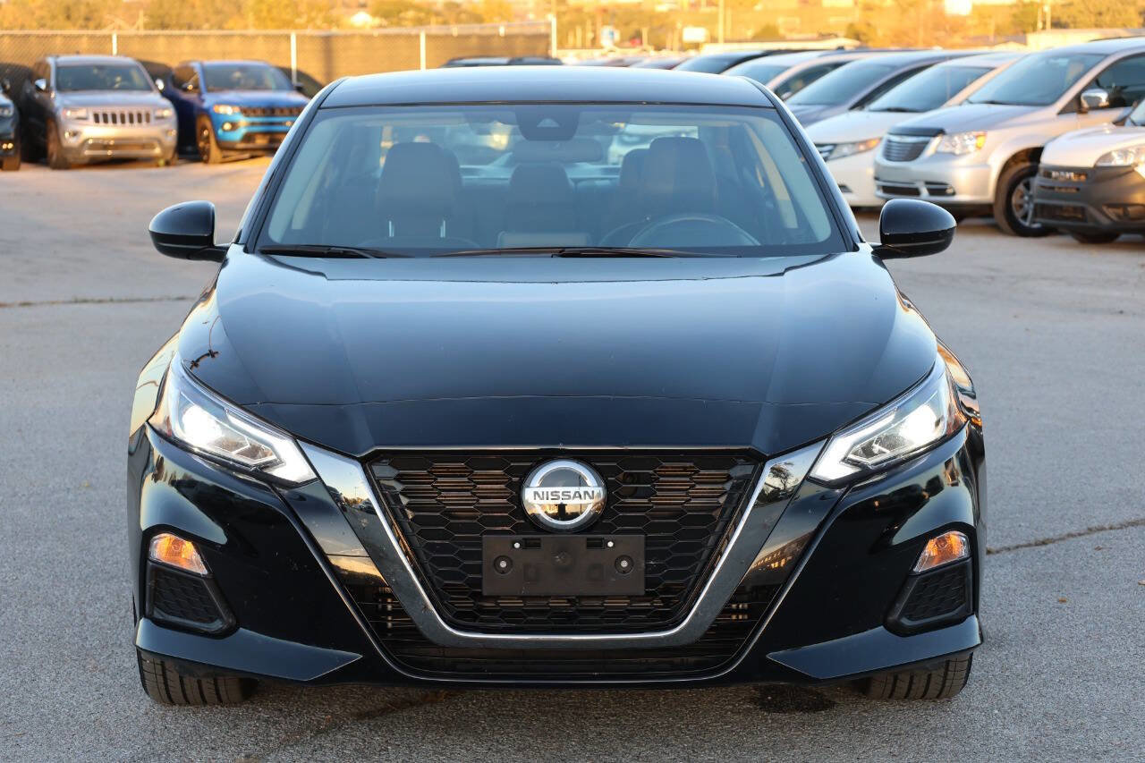 Used 2022 Nissan Altima 2.5 SR FWD image 2