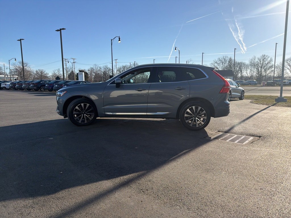 Certified 2023 Volvo XC60 B5 Plus image 5