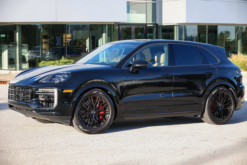 Certified 2025 Porsche Cayenne Turbo AWD/4WD image 10