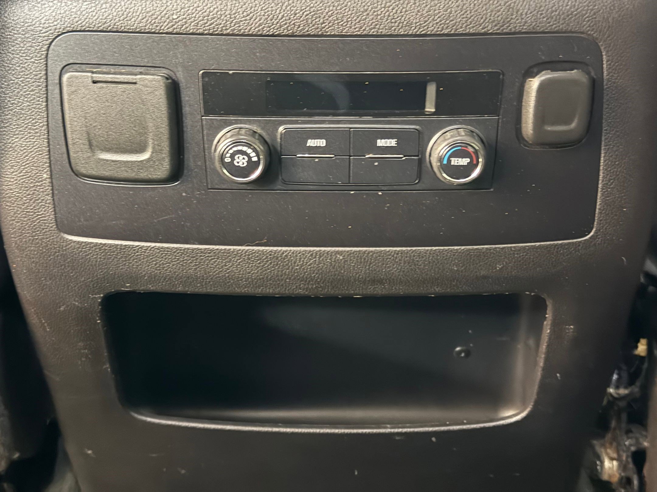 Used 2015 GMC Yukon SLE w/ Convenience Package image 27