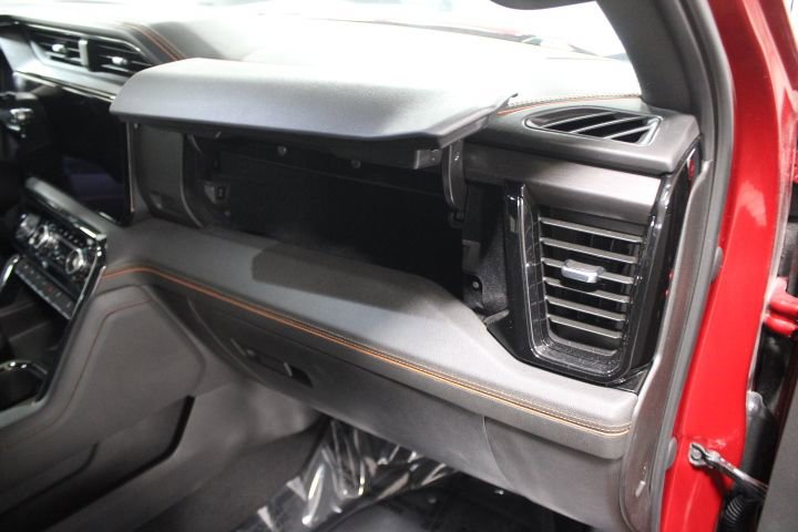 Used 2024 GMC Sierra 1500 AT4 w/ Technology Package image 29