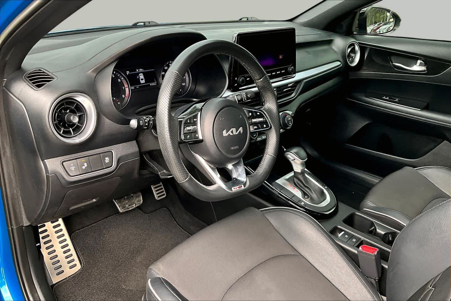 Used 2023 Kia Forte GT-Line w/ GT-Line Premium Package FWD image 17