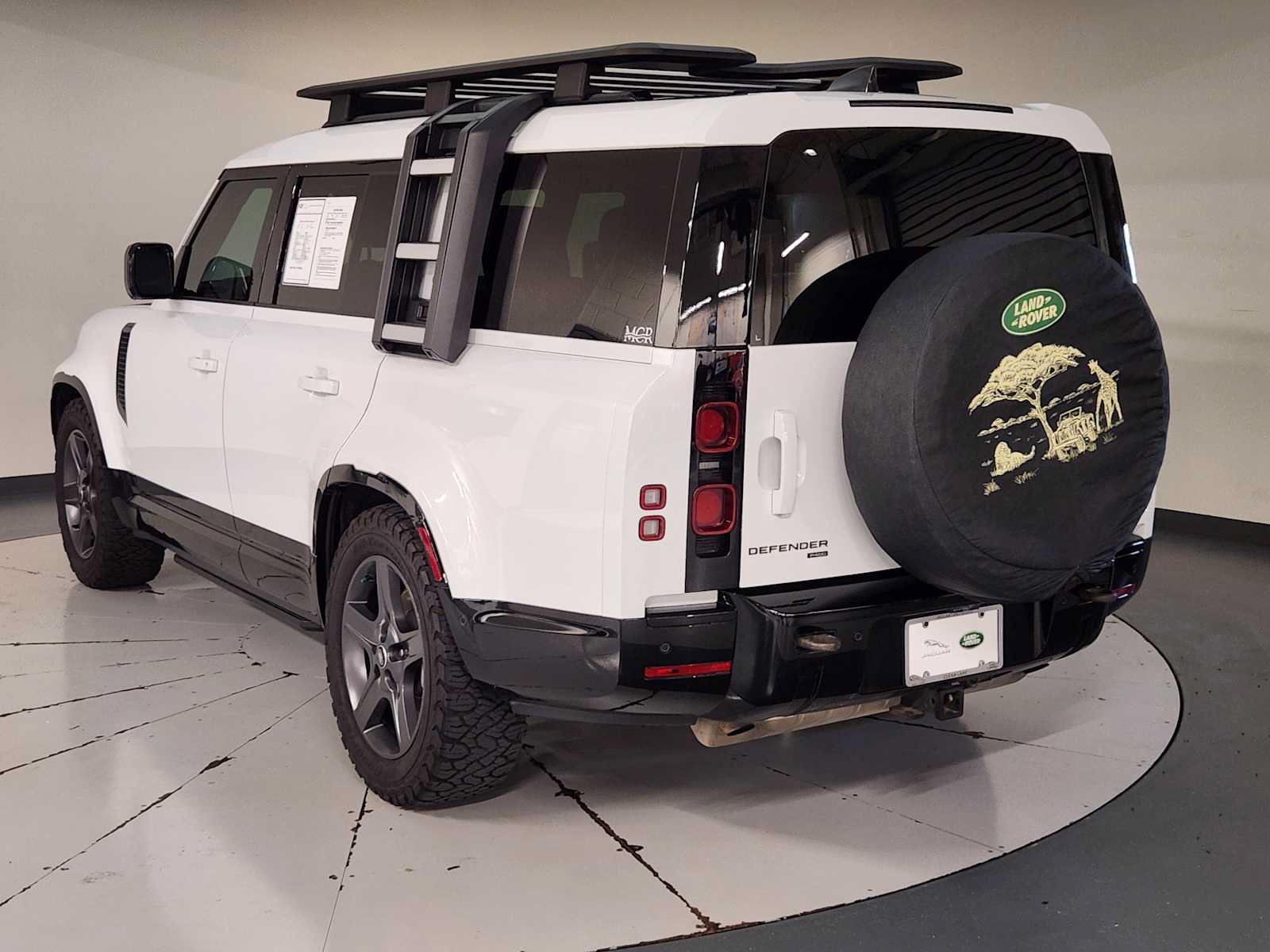 Used 2023 Land Rover Defender 130 X-Dynamic SE AWD/4WD image 6