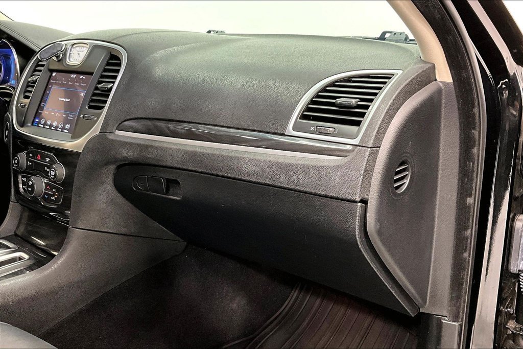 Used 2021 Chrysler 300 Touring L RWD image 19