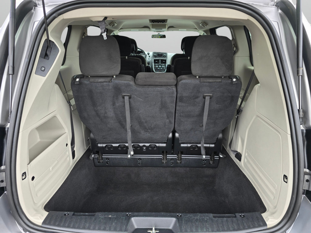 Used 2016 Dodge Grand Caravan SXT FWD image 16