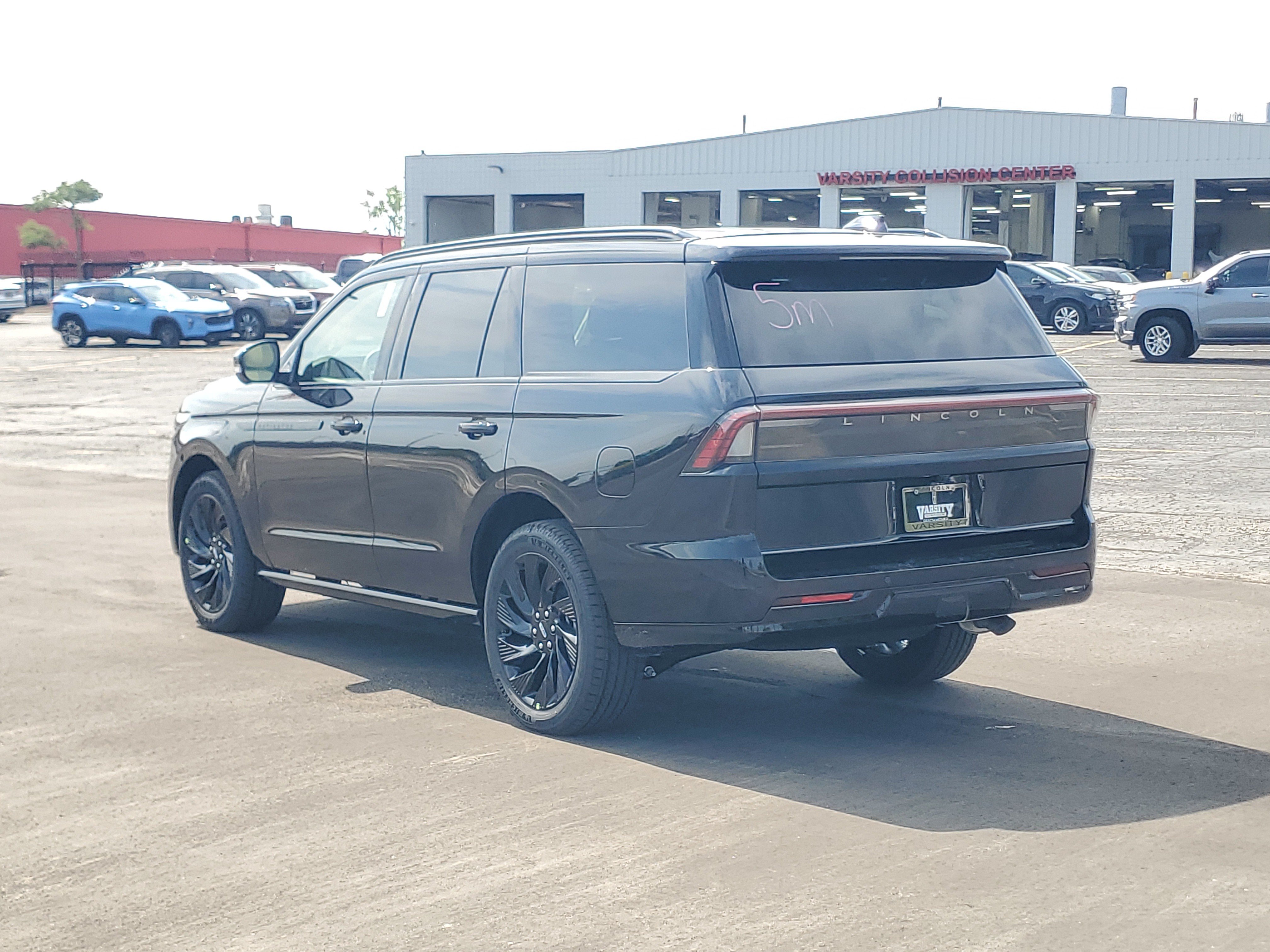 New 2027 Lincoln Navigator Reserve w/ Jet Appearance Package AWD/4WD image 3