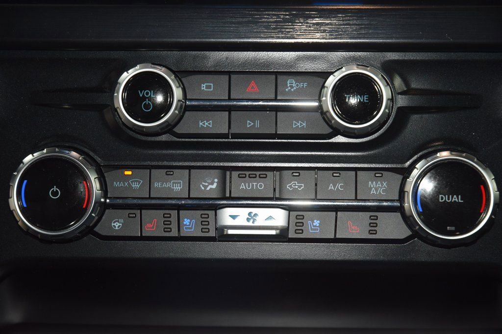 Used 2026 Ford F250 Lariat w/ Black Appearance Package image 28