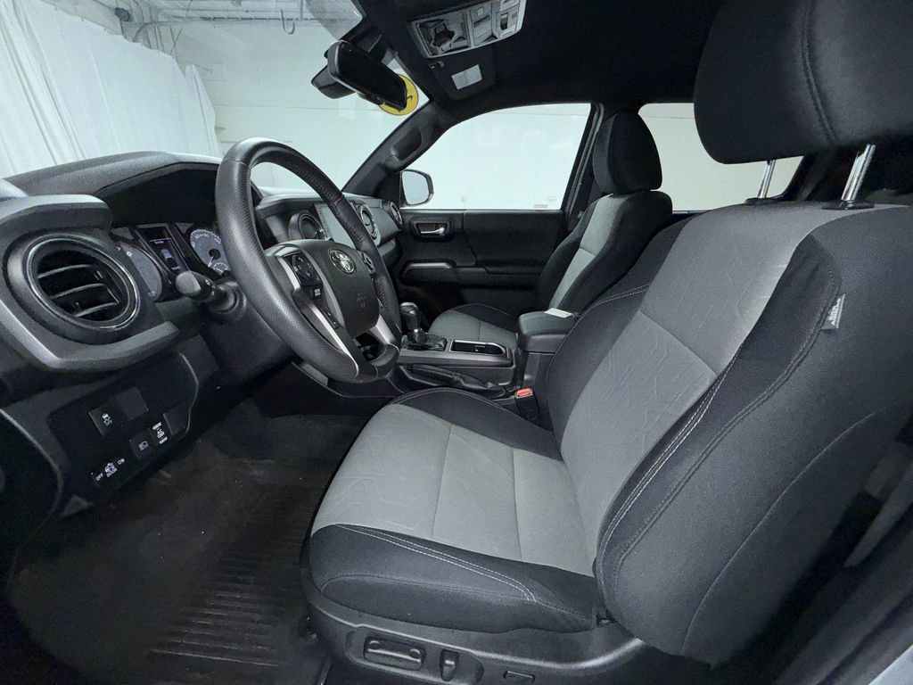 Used 2022 Toyota Tacoma TRD Off-Road w/ Technology Package image 15