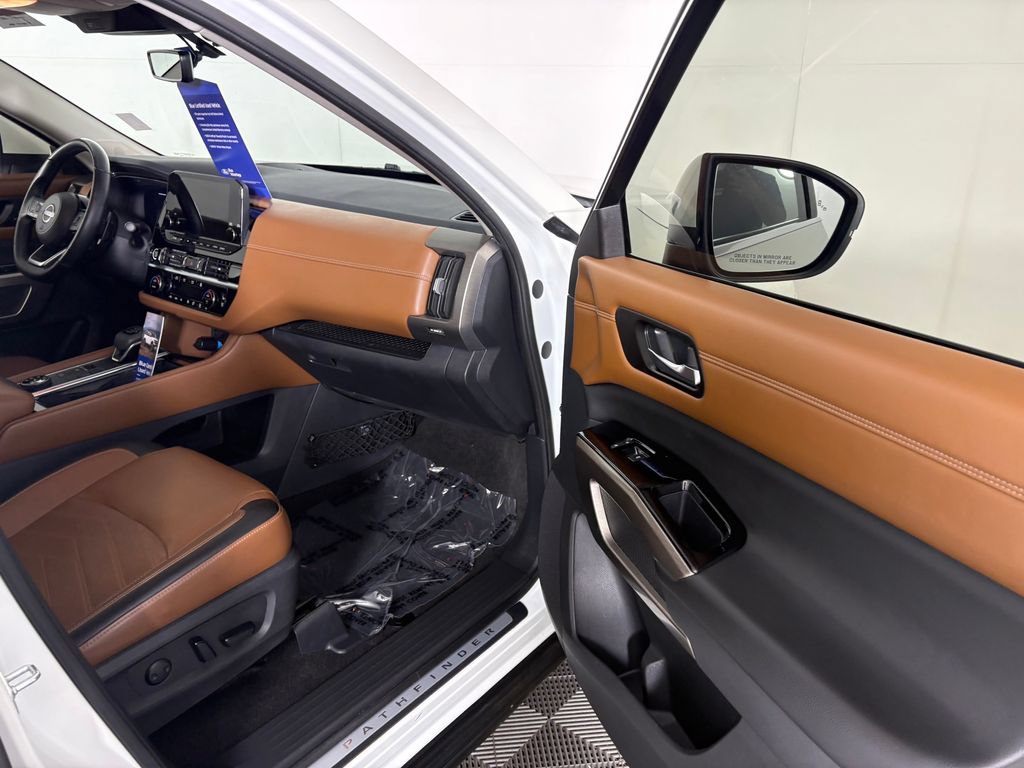 Used 2023 Nissan Pathfinder Platinum AWD/4WD image 39