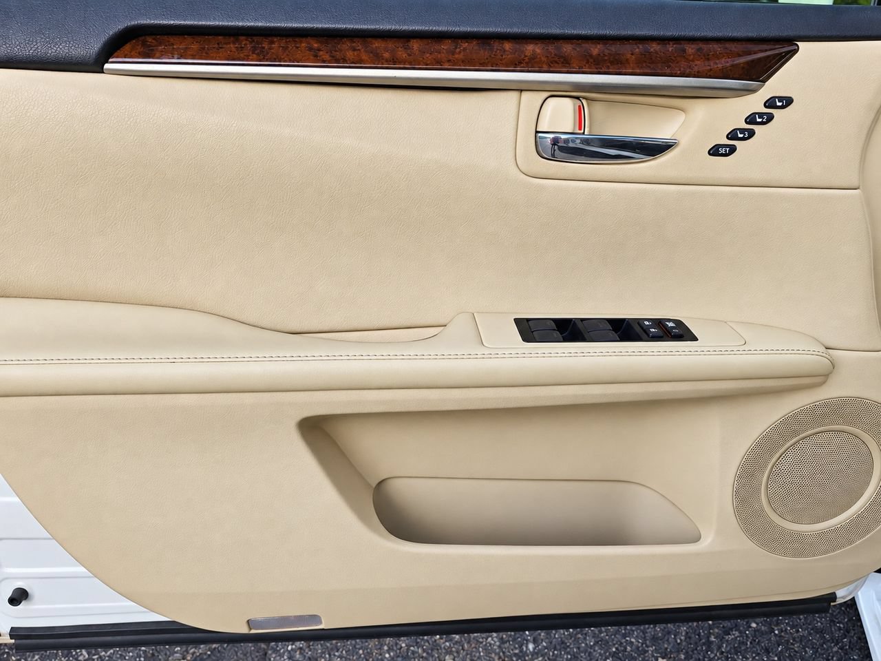Used 2015 Lexus ES 350 w/ Luxury Package FWD image 11