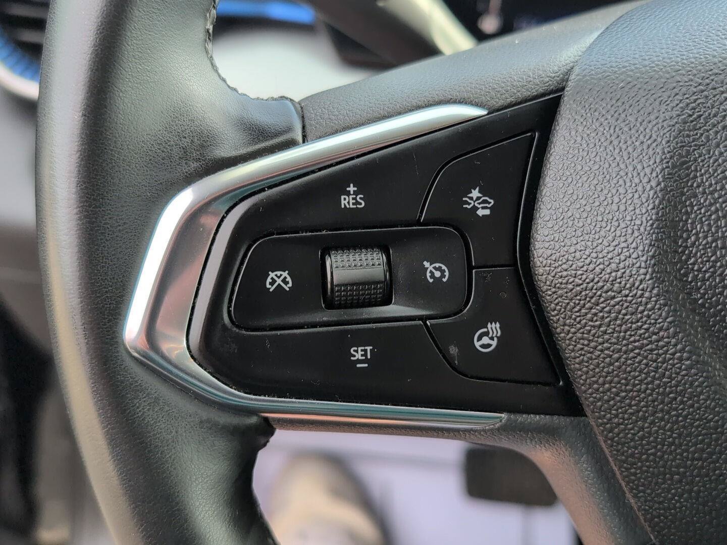 Used 2025 Chevrolet Trax LT w/ LT Convenience Package FWD image 21
